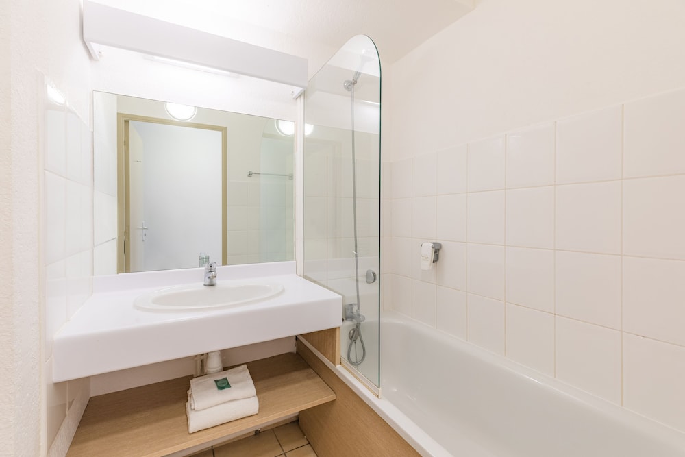 Standard Studio, 2 Twin Beds - Photo 6