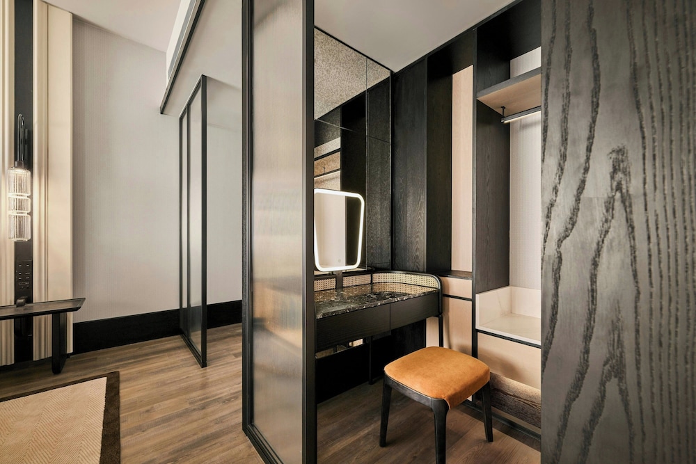 Room, 1 King Bed (Sea View) - Photo 4