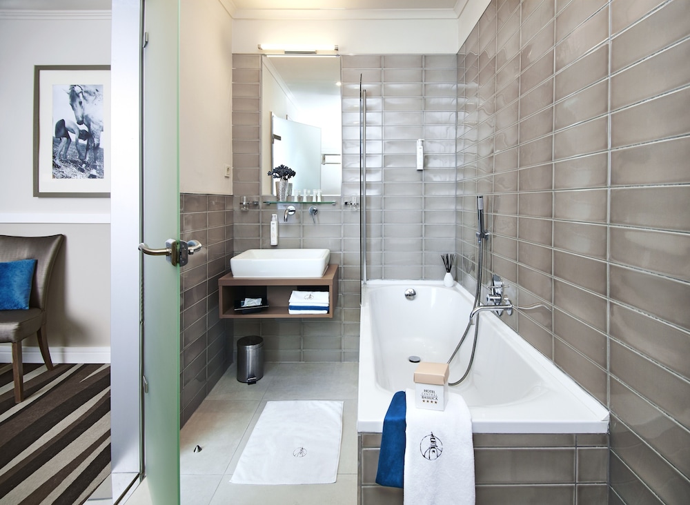 Suite, 2 Bedrooms, City View - Photo 21