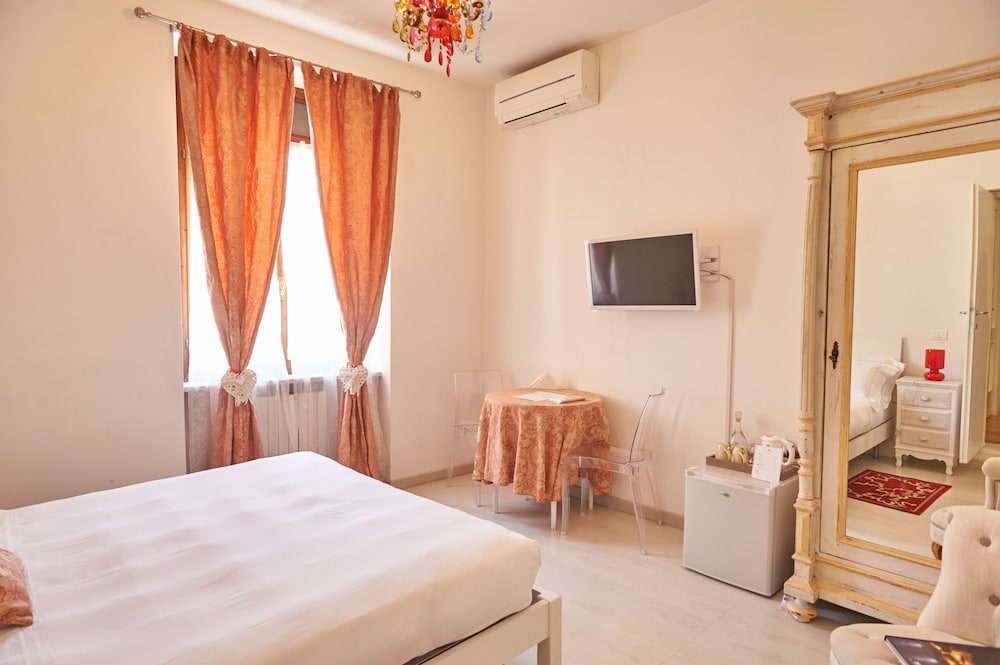 Standard Double Room - Photo 1