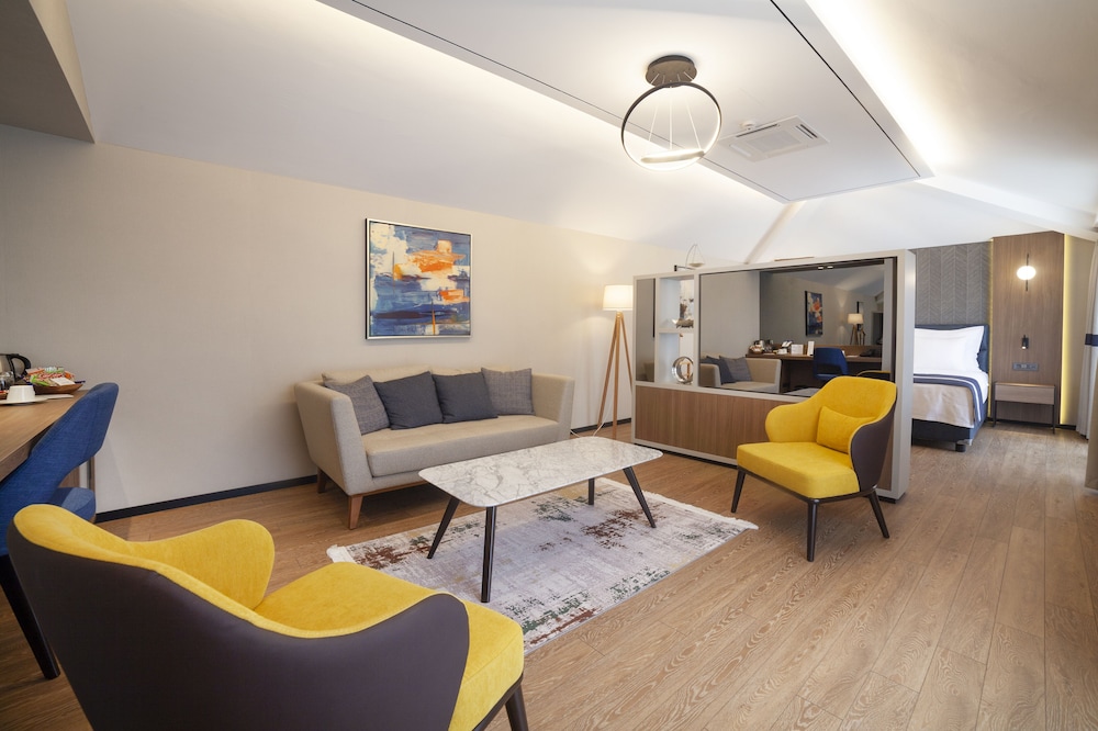 Luxury Studio Suite, Terrace, City View
