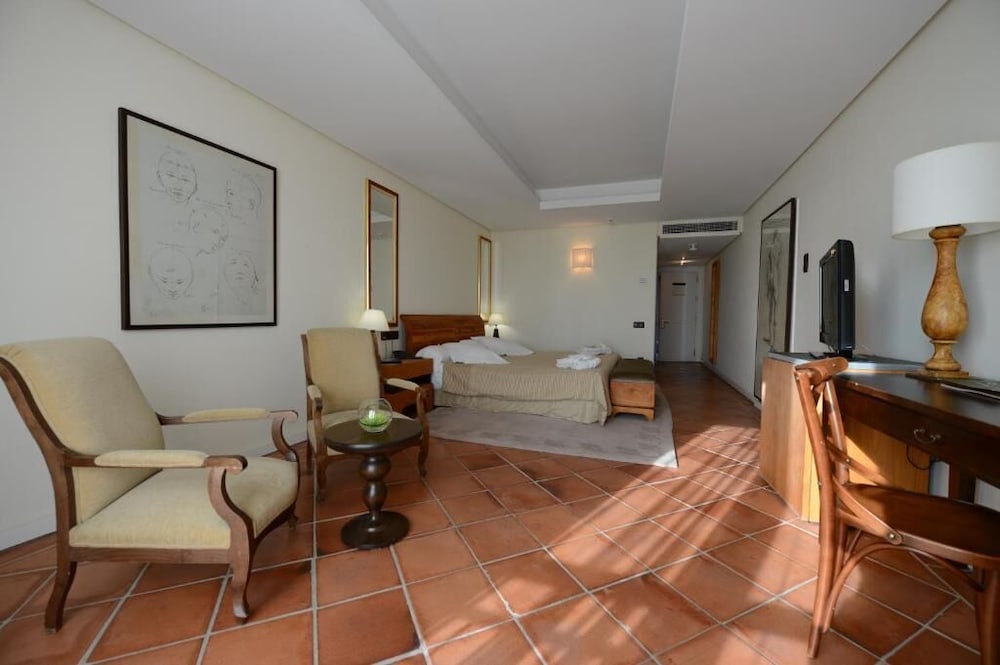 Family Room, City View