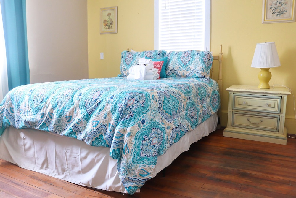 Yellow Room photo 2