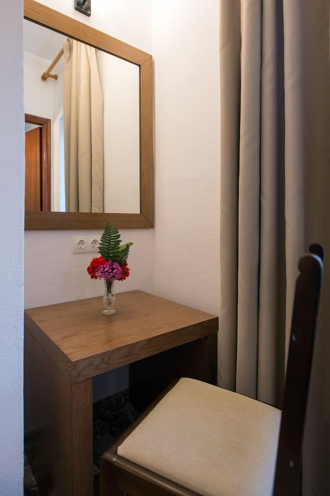 Economy Double or Twin Room photo 2