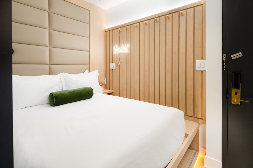 Full-Size Elegance Escape in Midtown