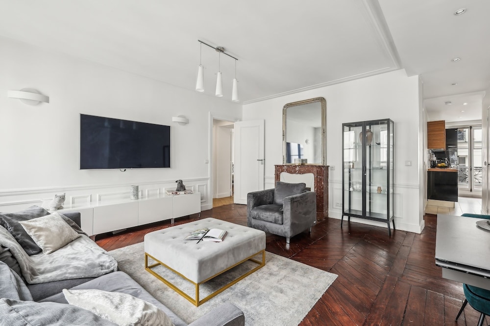 City Apartment, 3 Bedrooms, Non Smoking, Courtyard View