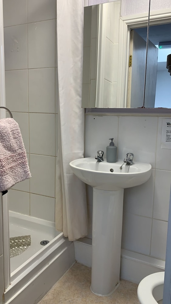 Basic Double or Twin Room, Shared Bathroom, City View (Twin/Double Room 3rd Flr) photo 3