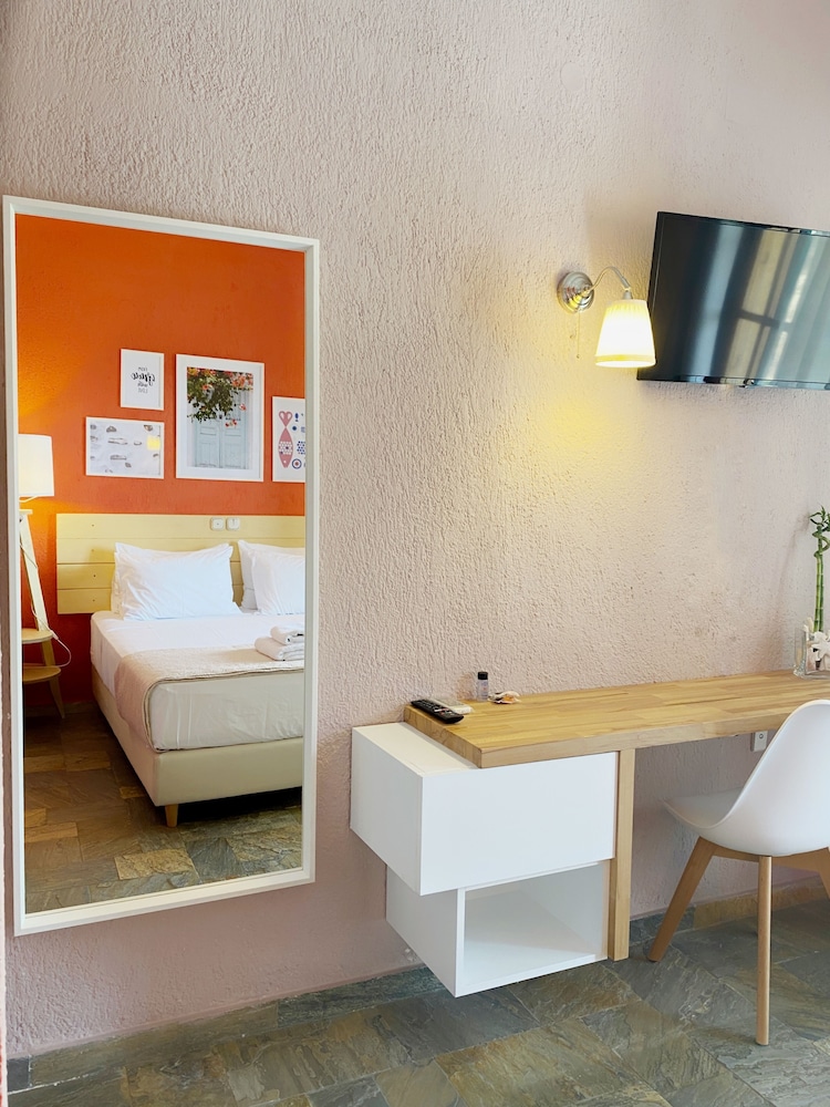 Basic Double or Twin Room, Mountain View photo 2