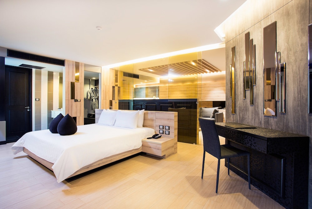 room photo