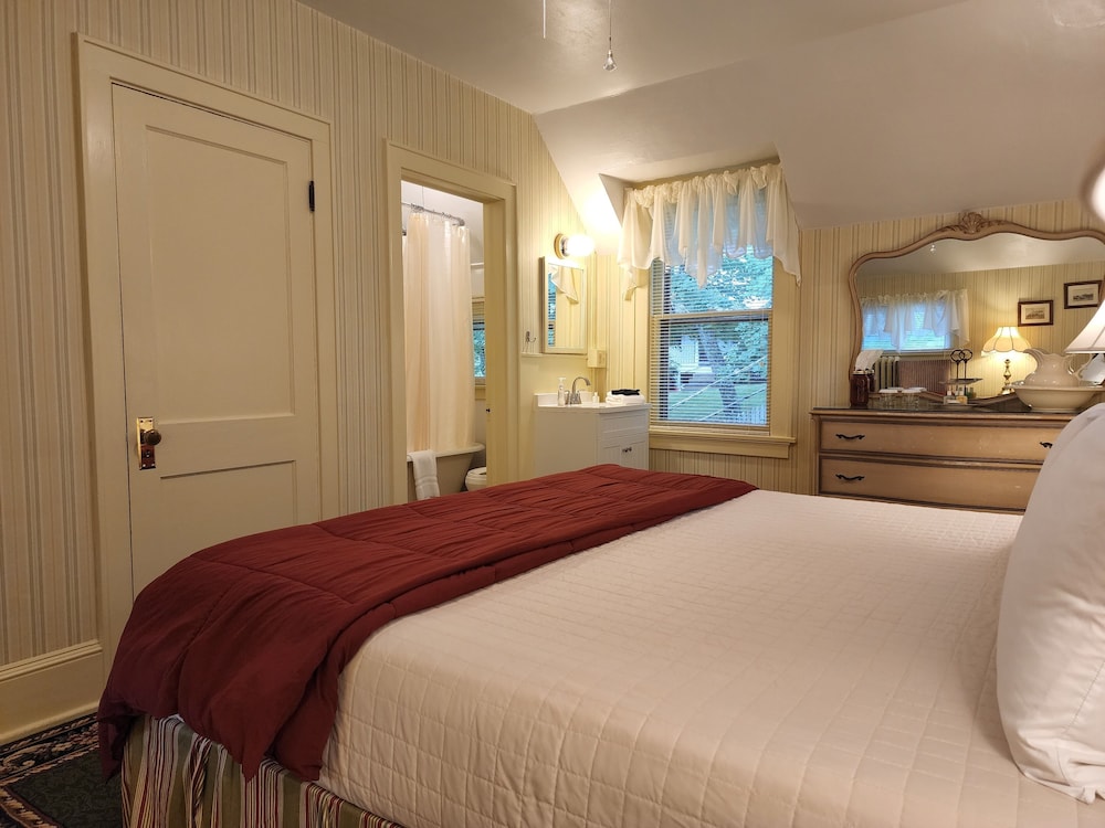 Honeysuckle Room photo 2