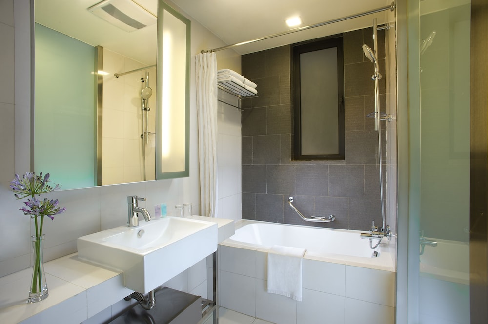 Premier Room, 1 Bedroom - Photo 4