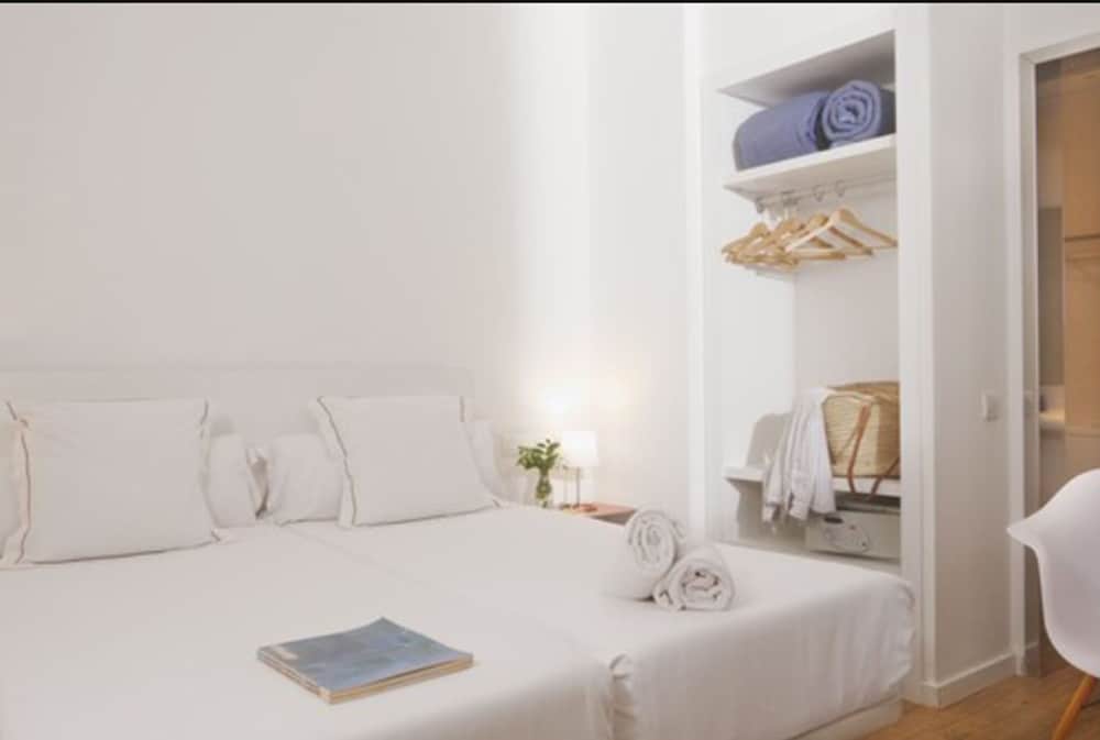 Double Room thumbnail 6