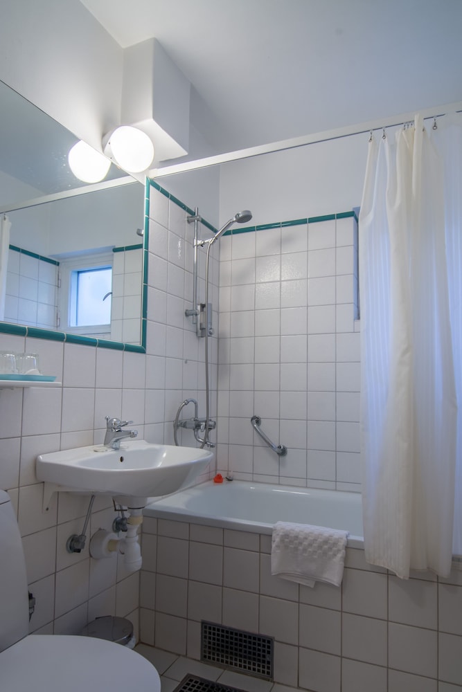 Standard Double Room, Non Smoking - Photo 2
