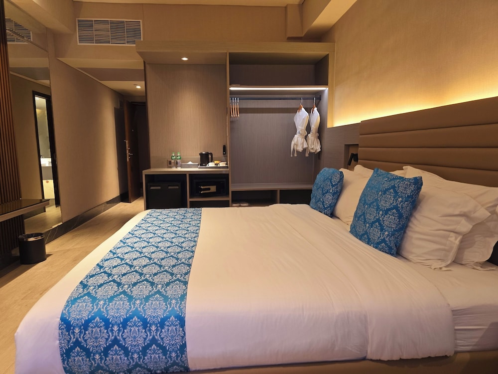 Executive Room, 1 King Bed photo 2