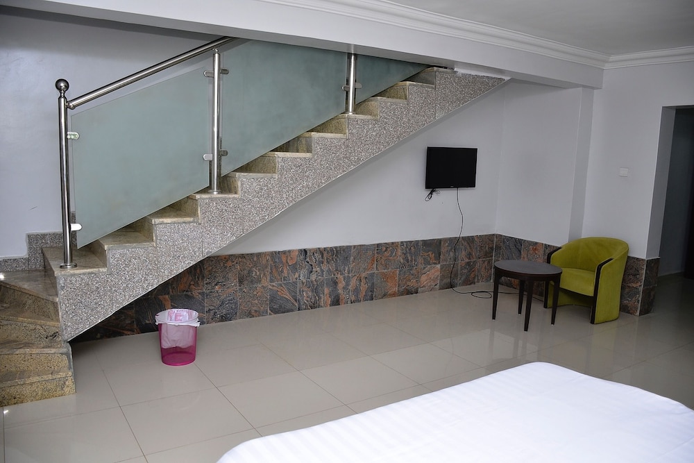 Suite 2 - En-Suite photo 2