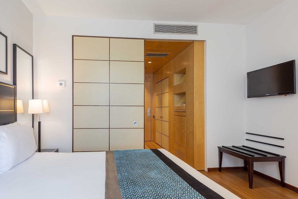 Double Room Single Use, 1 Double or 2 Twin Beds, City View photo 2