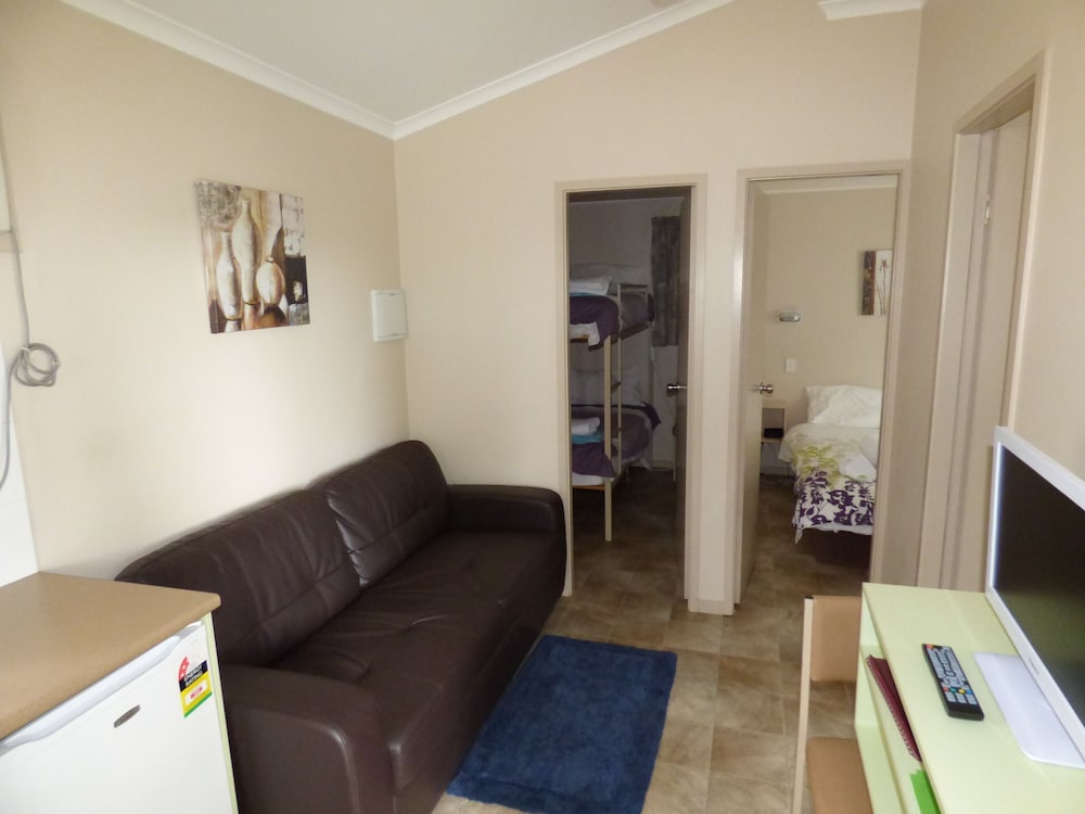 Deluxe Family Ensuite Cabin - Non Pet Friendly photo 3