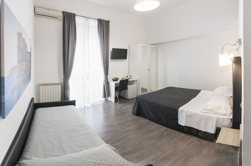Comfort Quadruple Room, City View