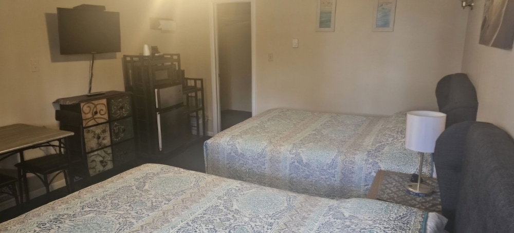 Standard Single Room, 2 Queen Beds, Balcony photo 2