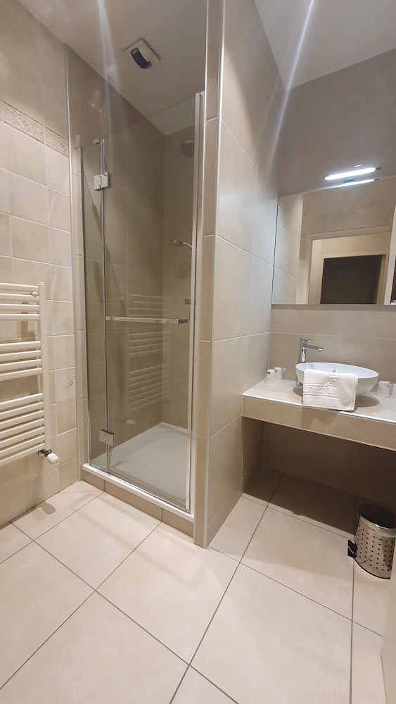 Standard Quadruple Room, 2 Double Beds, Non Smoking photo 2