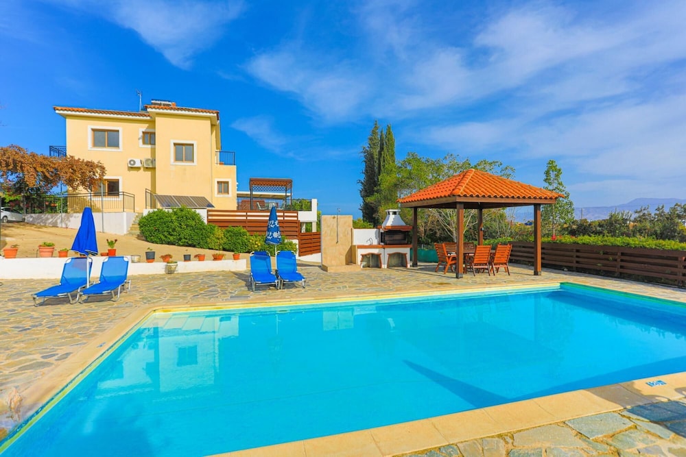 Villa photo 2