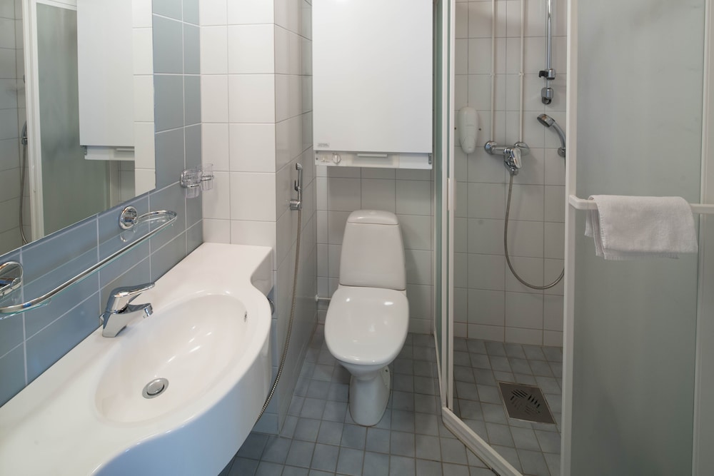 Standard Twin Room - Photo 8