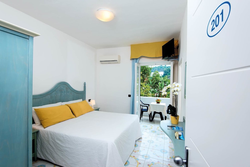 Basic Room, Pool View