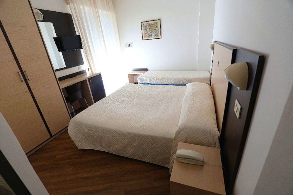 Comfort Triple Room,