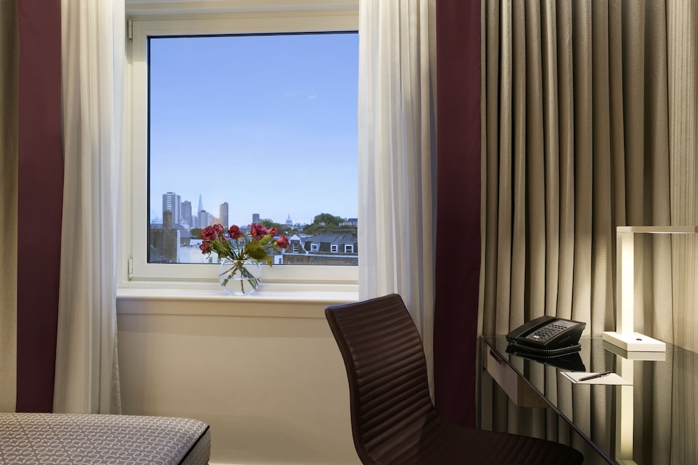 Deluxe Room, 1 Double Bed, Accessible thumbnail 5