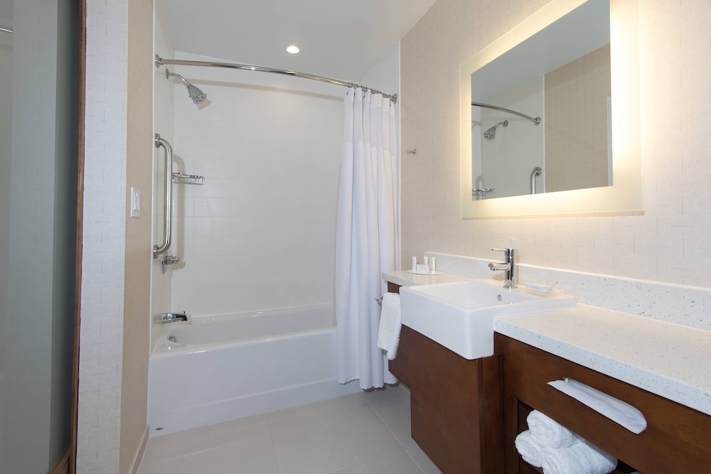 Suite, Multiple Beds (Hearing Accessible)