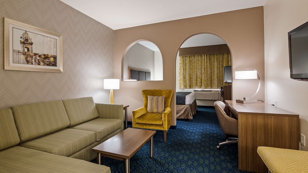 Suite, 1 King Bed, Non Smoking, Refrigerator & Microwave (Oversized Room;with Sofabed) - Photo 1