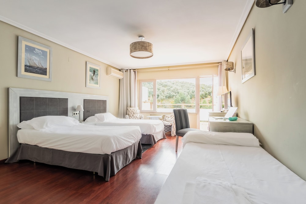 Habitación Triple Estándar, Vista Parcial al Lago