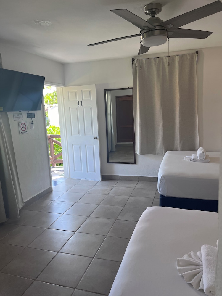 Family Quadruple Room, 2 Double Beds - Photo 2