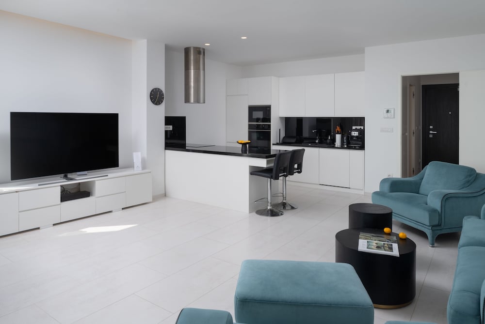 Luxury Apartment, 3 Bedrooms, Sea View (N3) photo 3