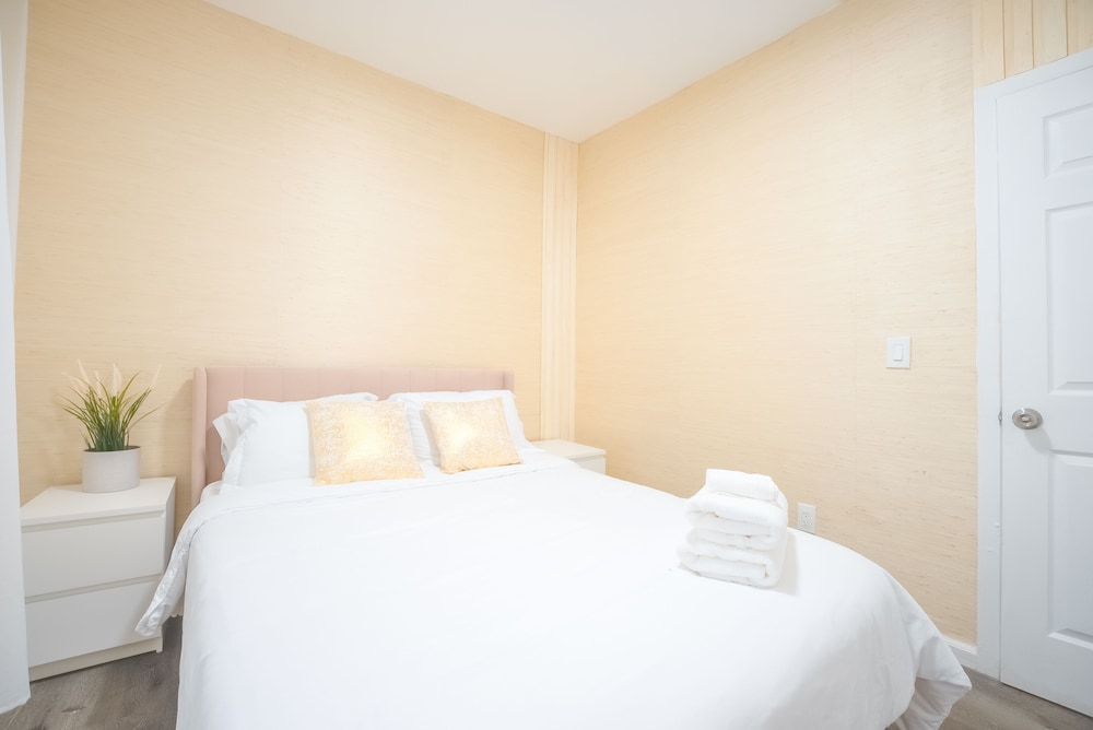Luxury House photo 3