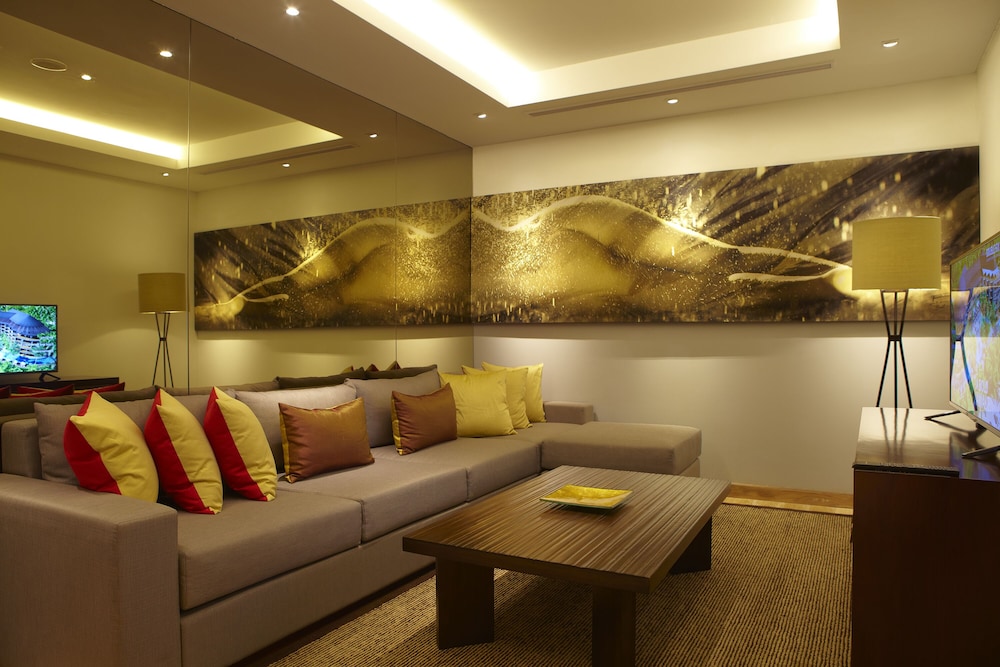 66 Penthouse, Ocean View