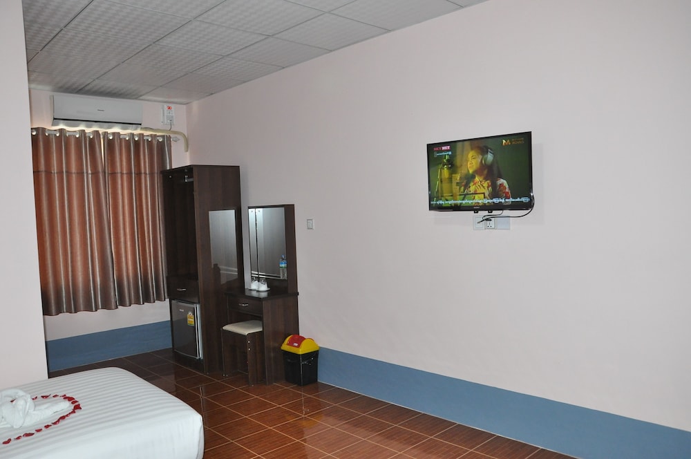 Family Room, 1 Bedroom, City View photo 2