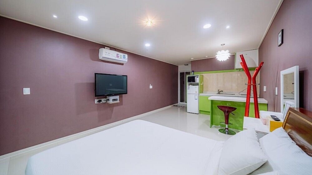 Room (Hue3) - Photo 1