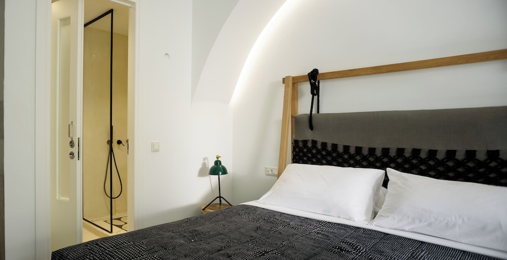 Junior Suite, Jetted Tub - Photo 10