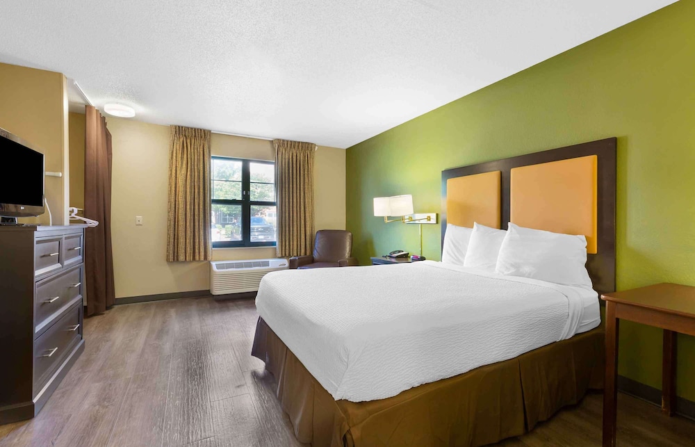 Studio, 1 Queen Bed, Accessible, Non Smoking photo 2