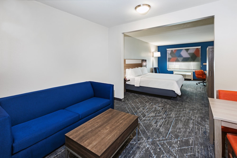 Suite, 1 King Bed (Additional Living Area) - Photo 1