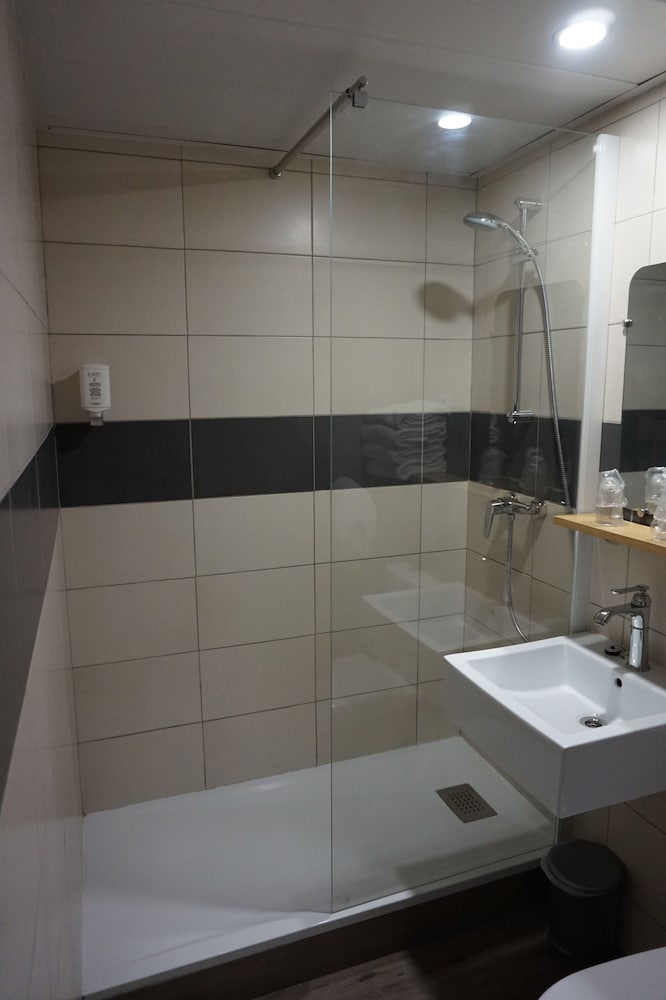 Double Room - Photo 12