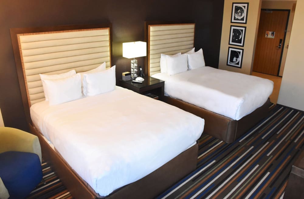 Superior Room, 2 Queen Beds - Photo 1