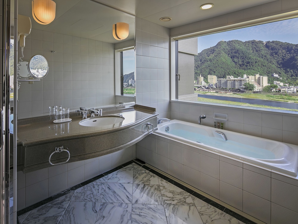 Panoramic Suite, Non Smoking - Photo 4