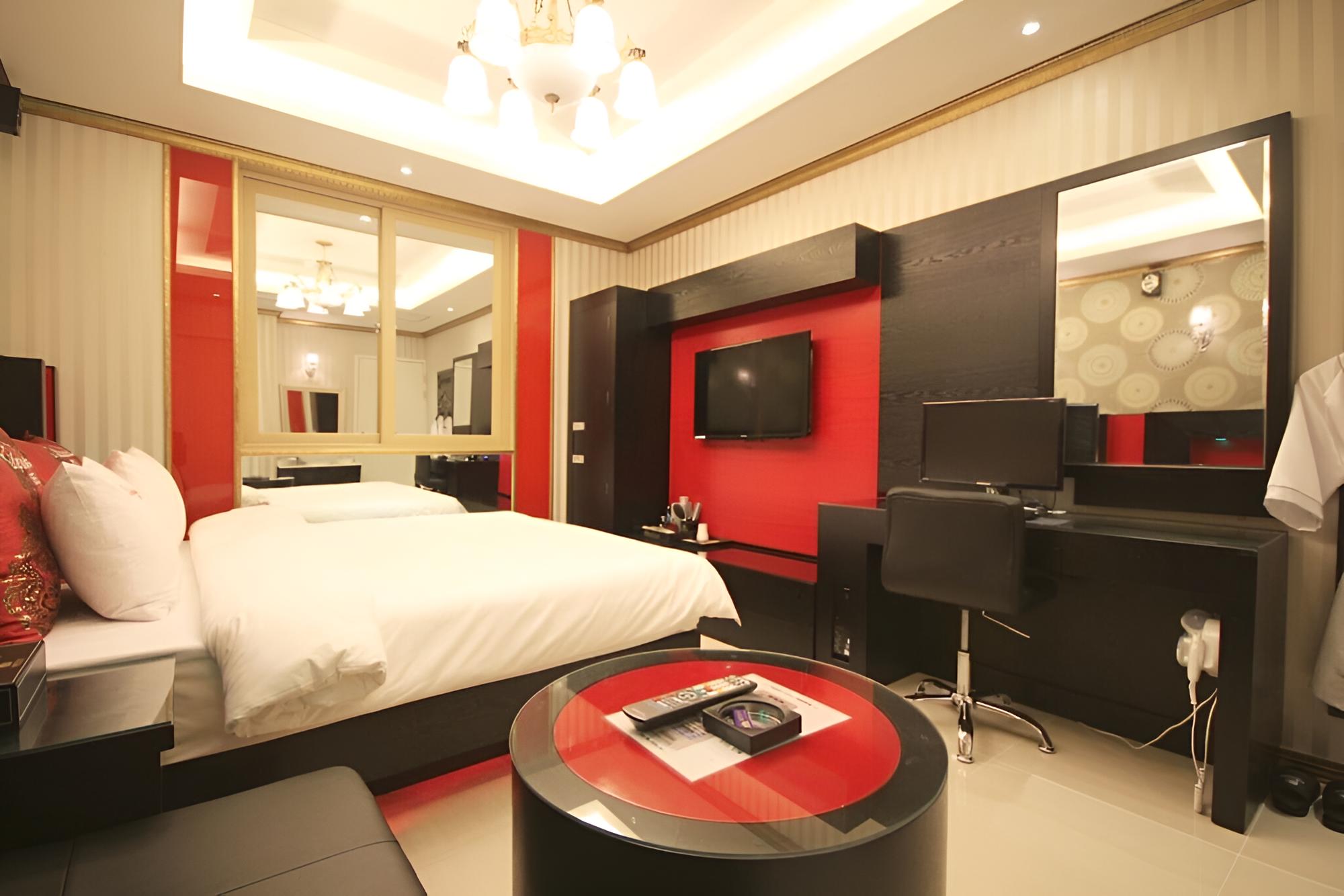 Room (Standard Double (Latex Bed Netflix Av) photo 1