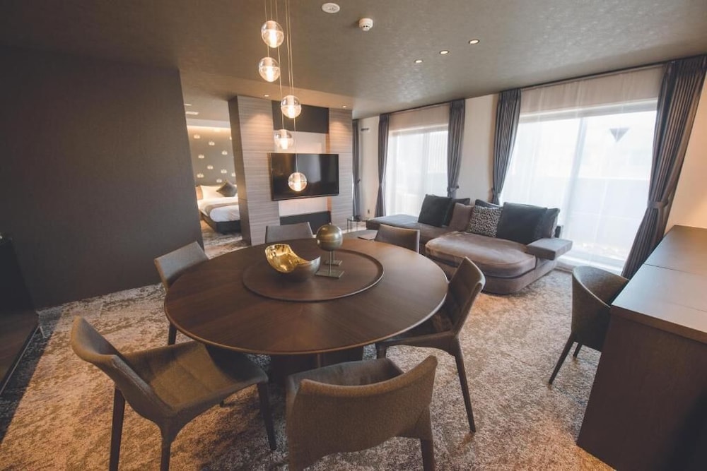 Quad Double Bed Suite - Photo 14