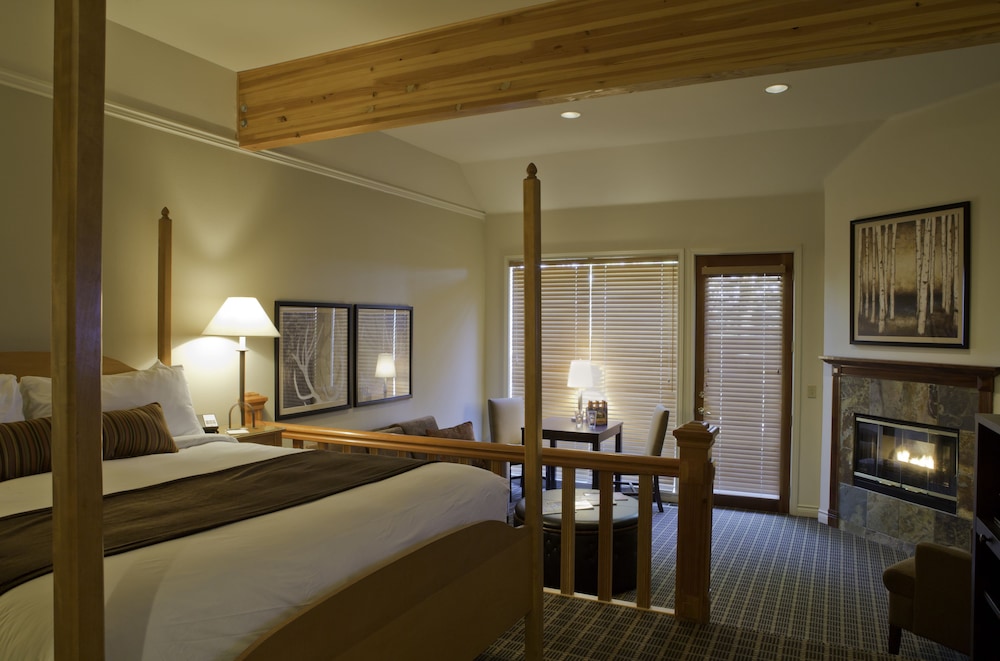 Suite, 1 King Bed, River View, Ground Floor photo 1
