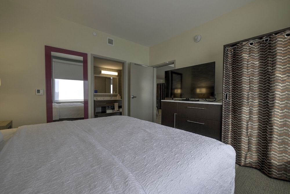 Suite, 1 King Bed, Accessible (Hearing) - Photo 4