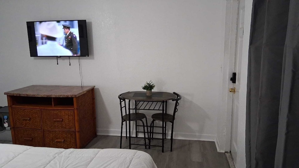 Studio Suite, 2 Queen Beds, Non Smoking, Microwave photo 2