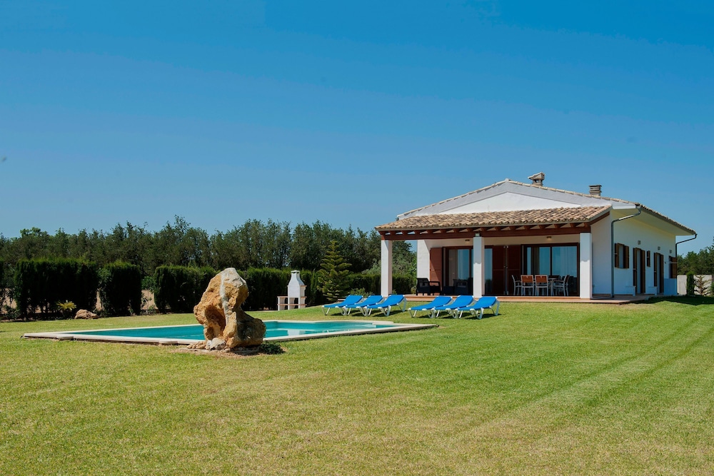 Villa photo 2